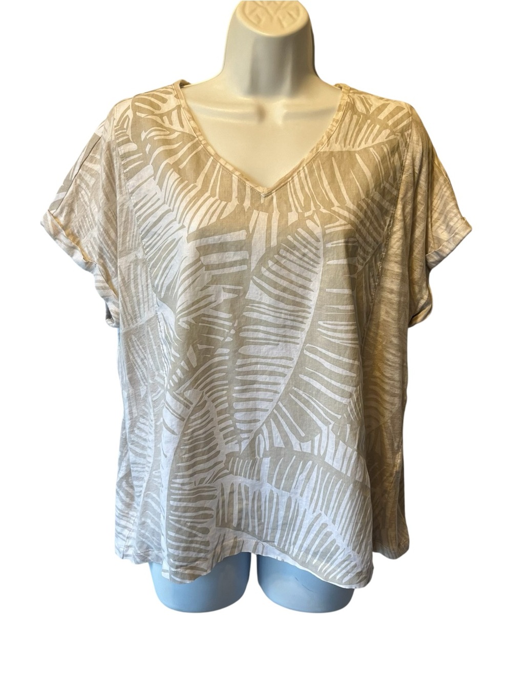Chicos Linen tee L Beige leaves V-neck Short sleeve shirt Breathable Womens top
